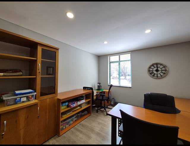 20M² OFFICE TO LET IN DUNKELD WEST